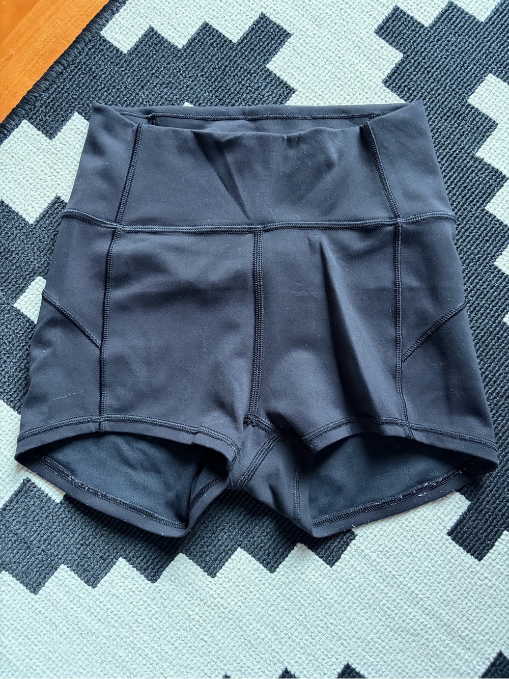 Lululemon short